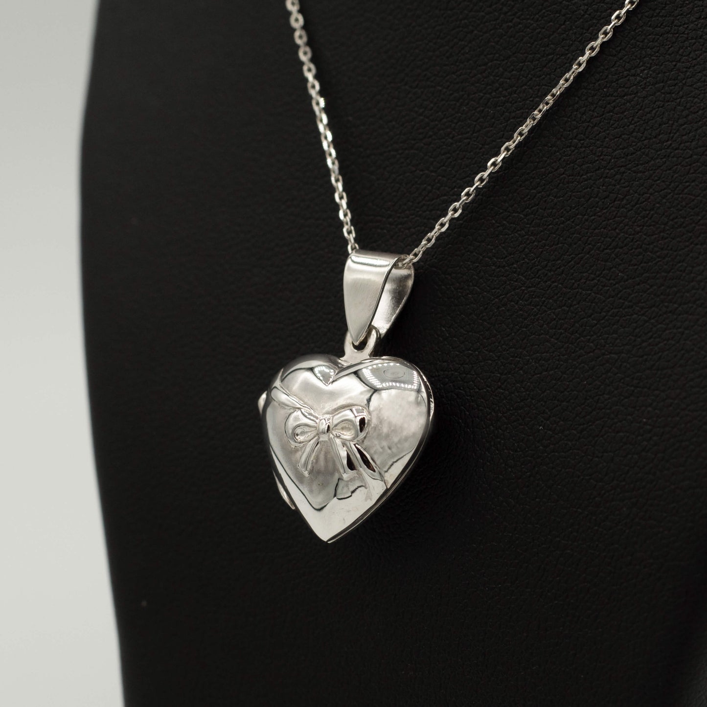 Side view of photo locket with bow