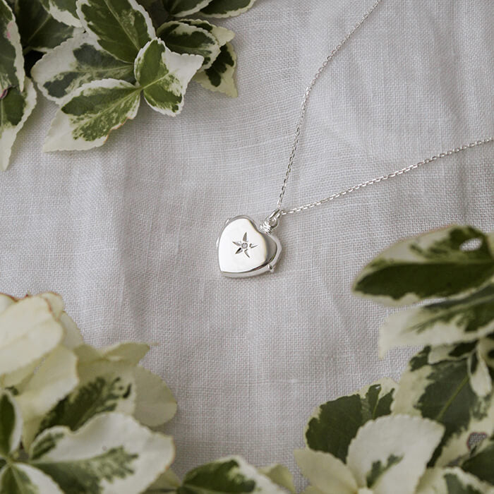 Heart-shaped locket with White Diamond inset | Anna