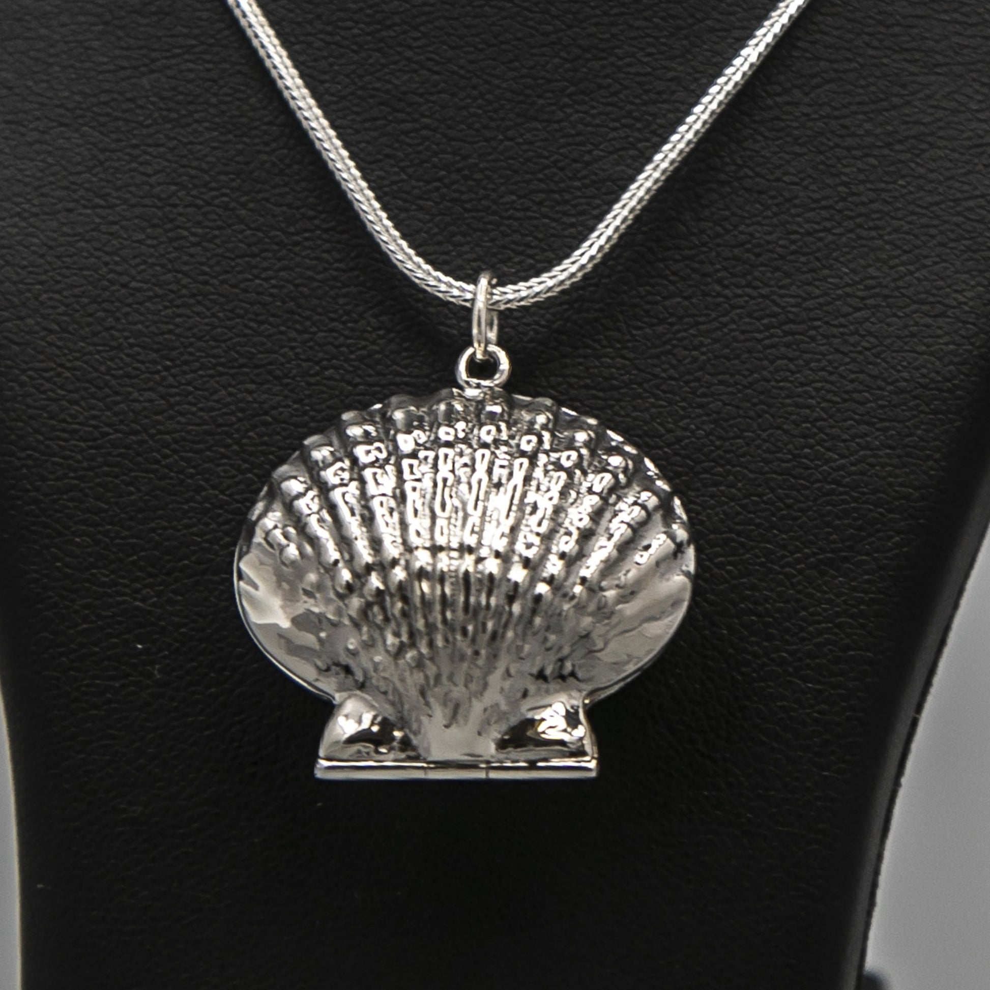 Sterling silver clam shell photo locket pendant on thick silver italian chain